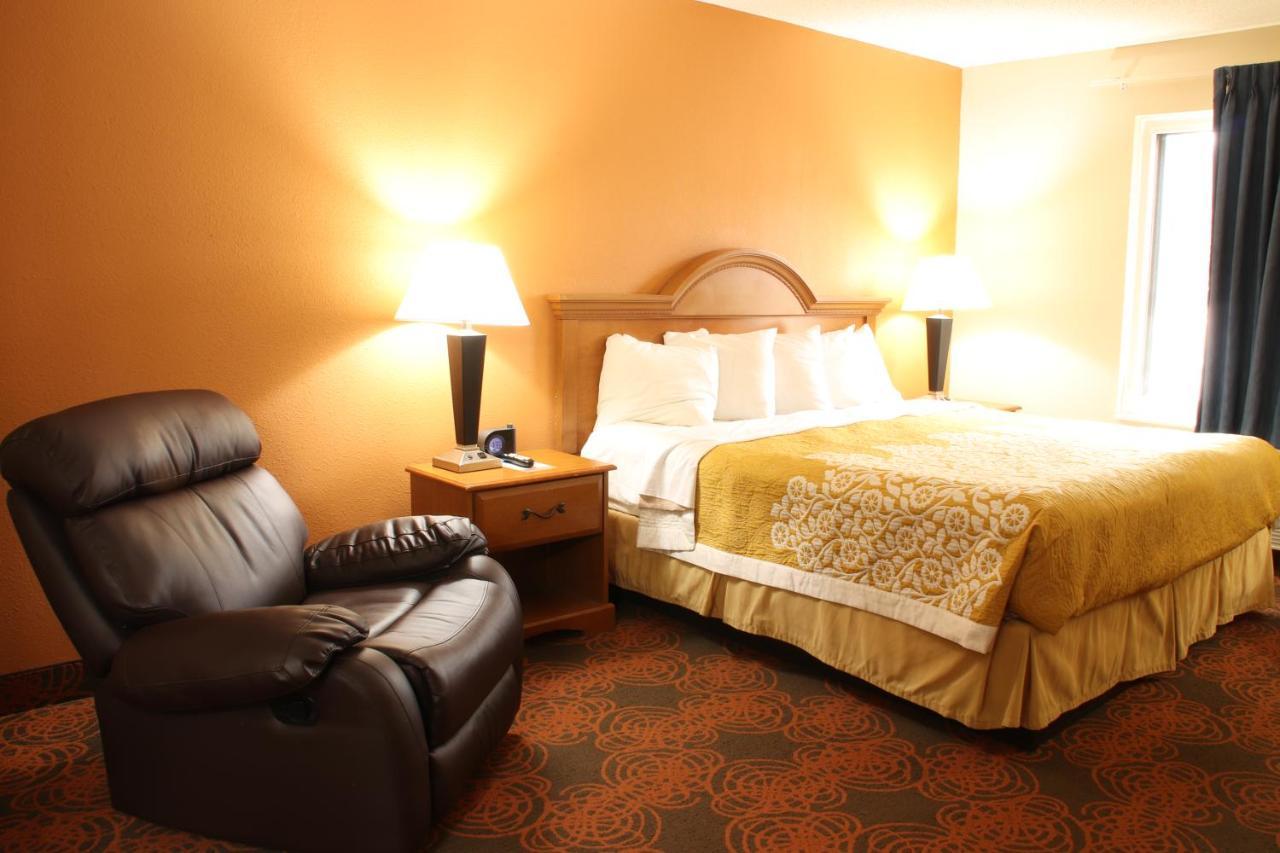 Days Inn By Wyndham Black River Falls - Access To Atv Trail Exterior photo