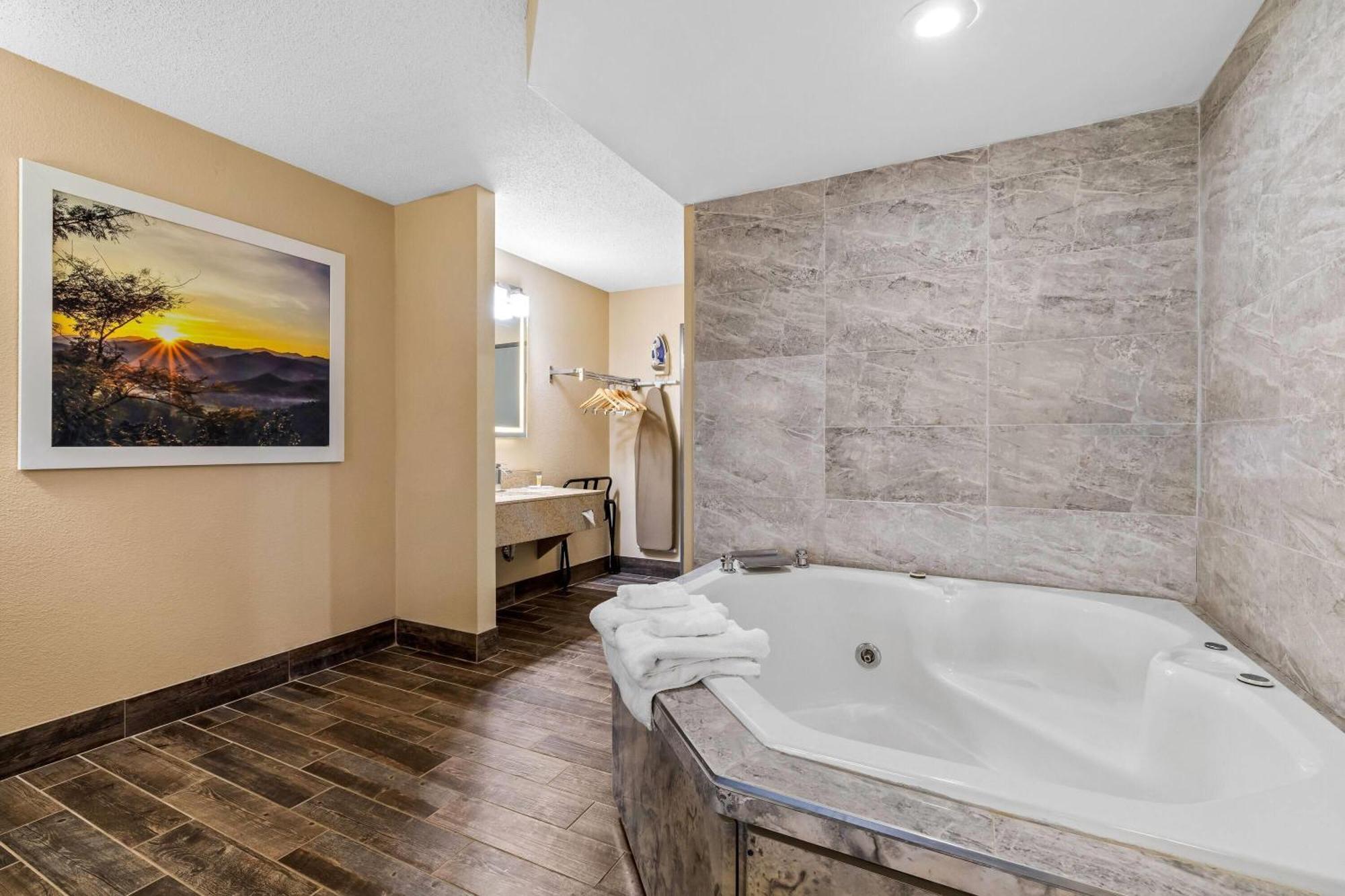 Days Inn By Wyndham Black River Falls - Access To Atv Trail Exterior photo