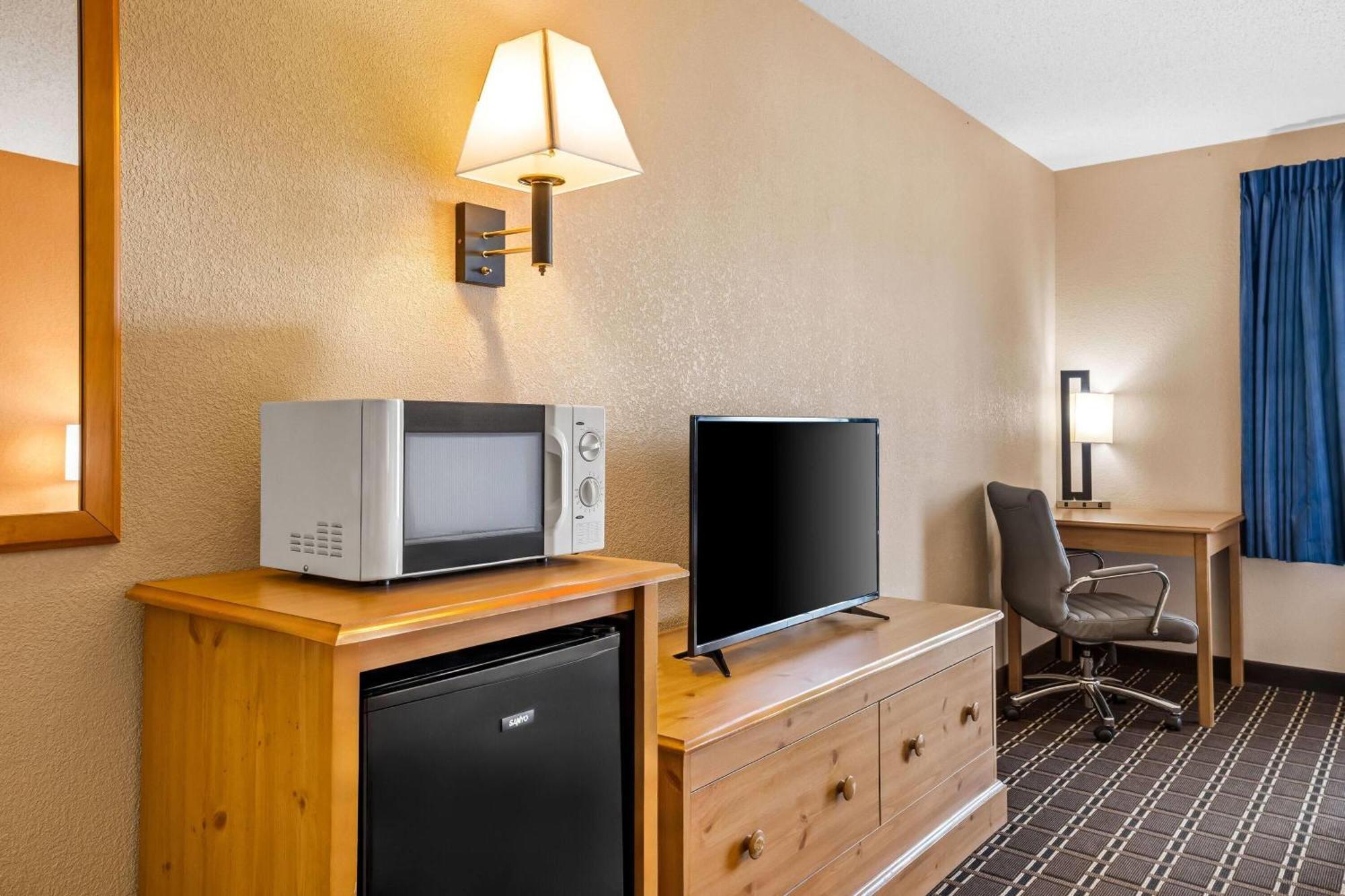 Days Inn By Wyndham Black River Falls - Access To Atv Trail Exterior photo