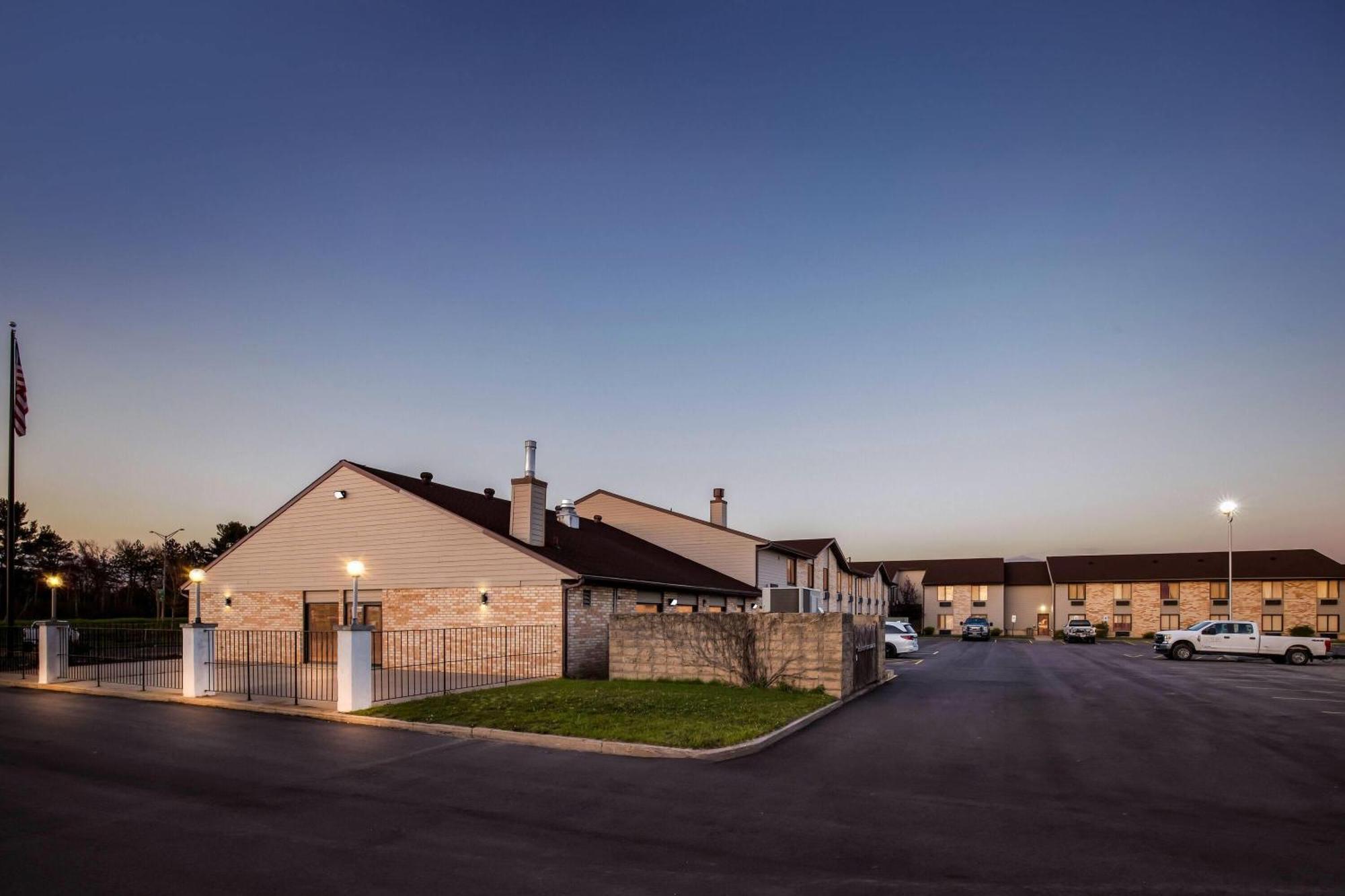 Days Inn By Wyndham Black River Falls - Access To Atv Trail Exterior photo
