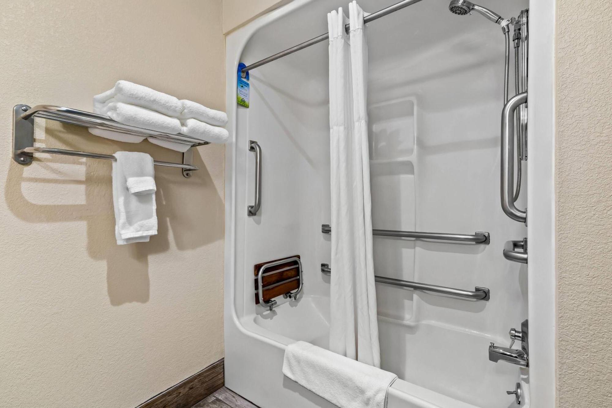 Days Inn By Wyndham Black River Falls - Access To Atv Trail Exterior photo
