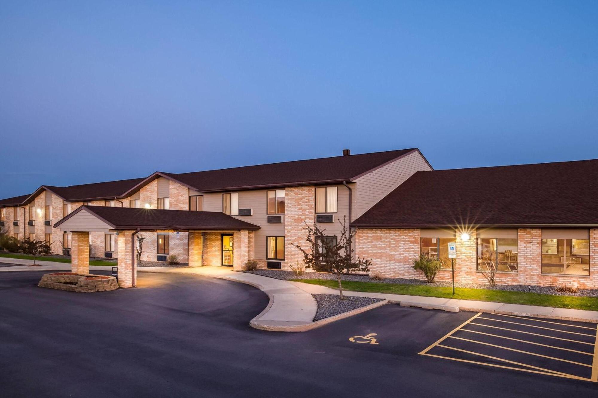 Days Inn By Wyndham Black River Falls - Access To Atv Trail Exterior photo